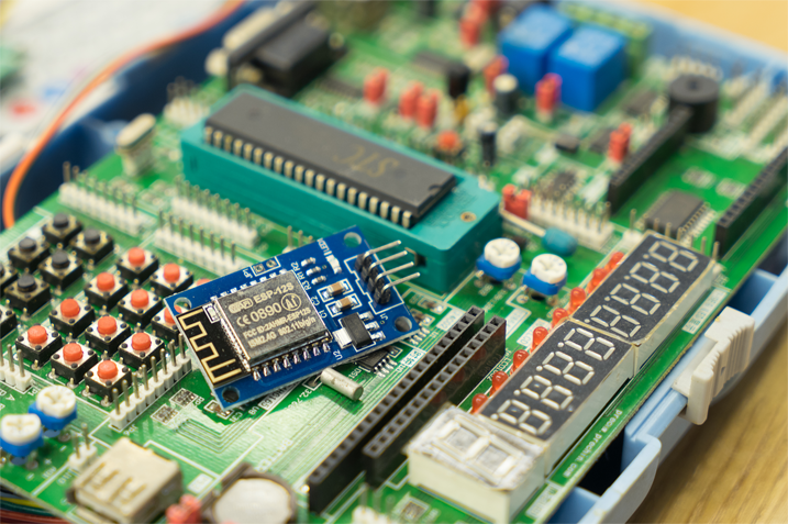 PCB、塑料、絕緣板類(lèi)板材盲撈及外型、 移植嫁接等特殊工藝加工